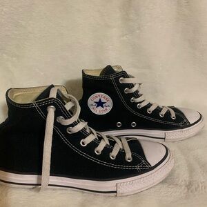 Converse sneakers black  size youth 3